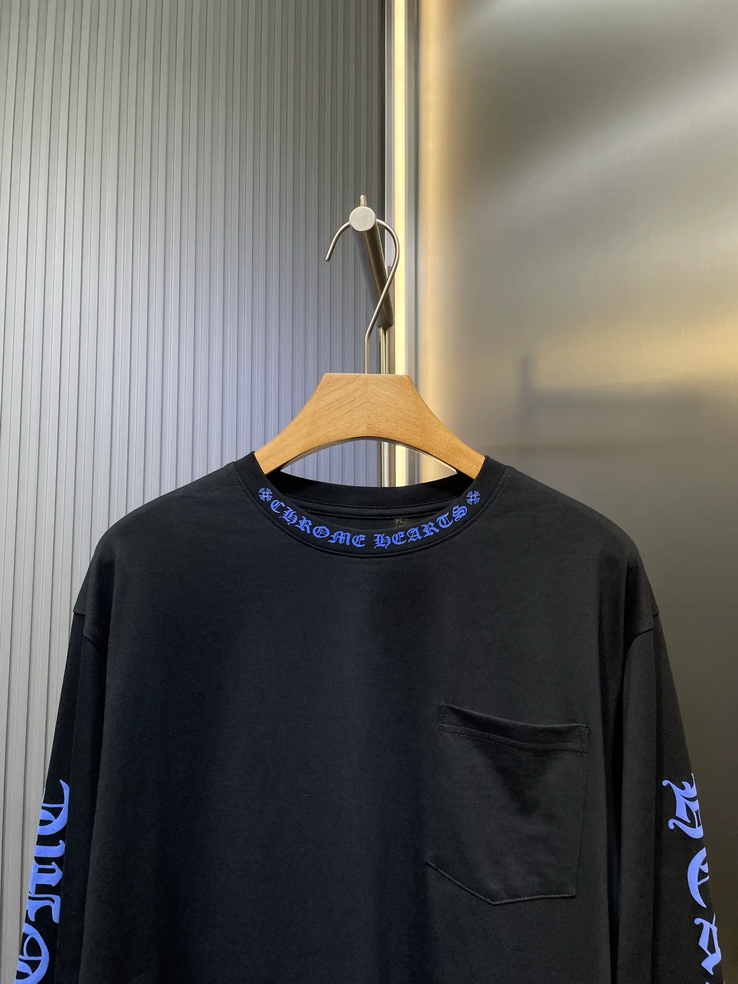 P310 Chrome heart 🌟 Top version, available in seconds, new models available in stock, Chrome heart*Cro 1988 digital limited edition black long-sleeved T-shirt. There are many repetitions, but few unique ones. It has contrasting colors like blueberries, and the jumping colors are eye-catching and unique! Pair it with low-key and simplicity! Ready stock size SML